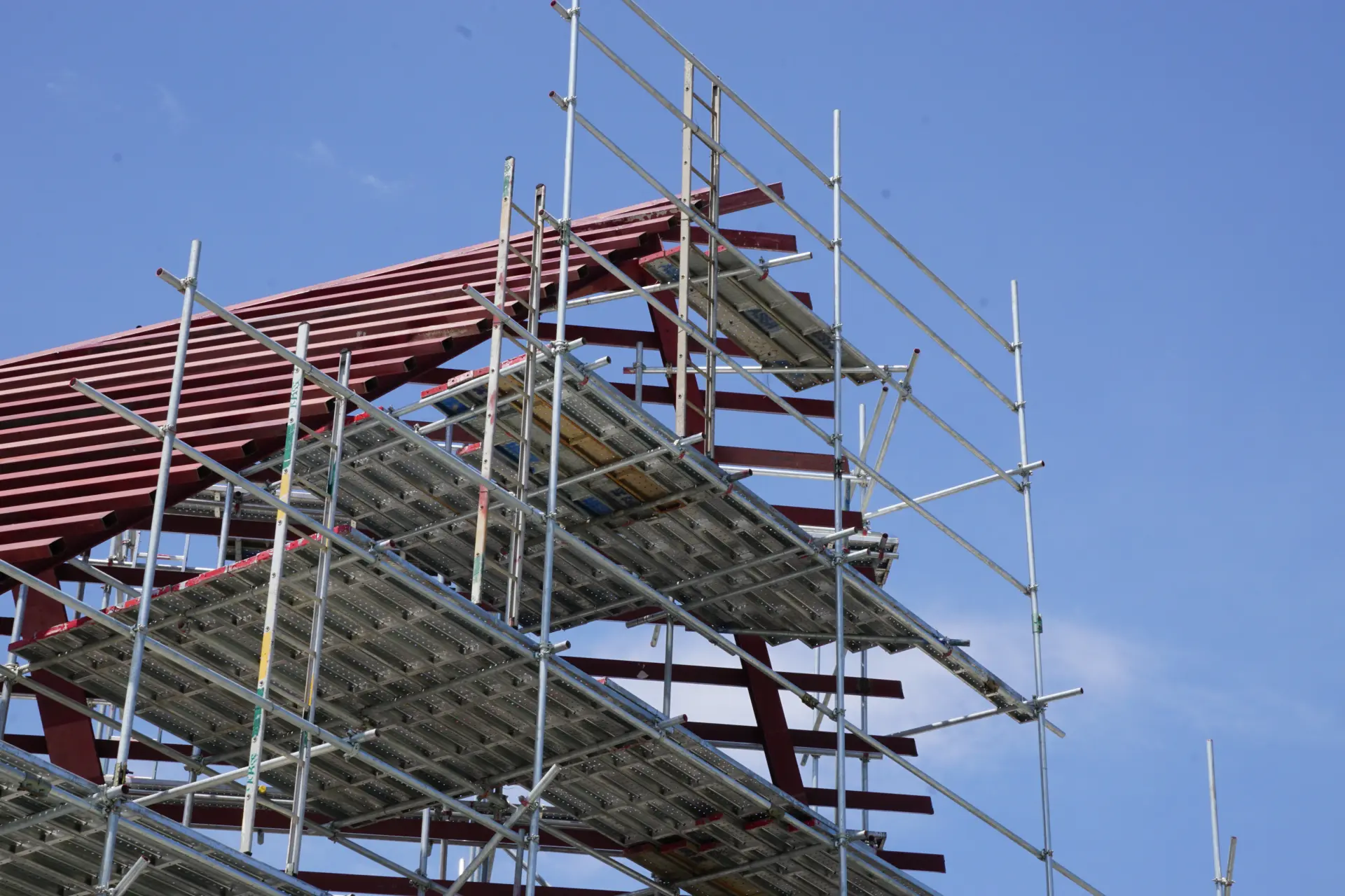 The Role of Temporary Roof Scaffolding in Construction The Role of Temporary Roof Scaffolding in Construction