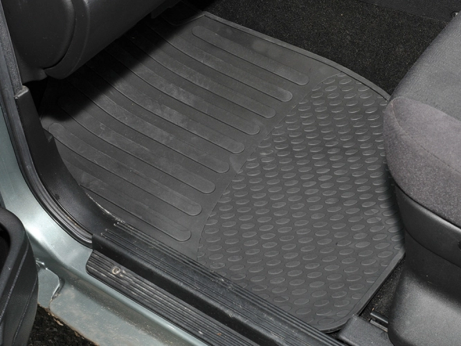 Land Rover Freelander 1 RHD Pair Rubber Mat Set DA4428