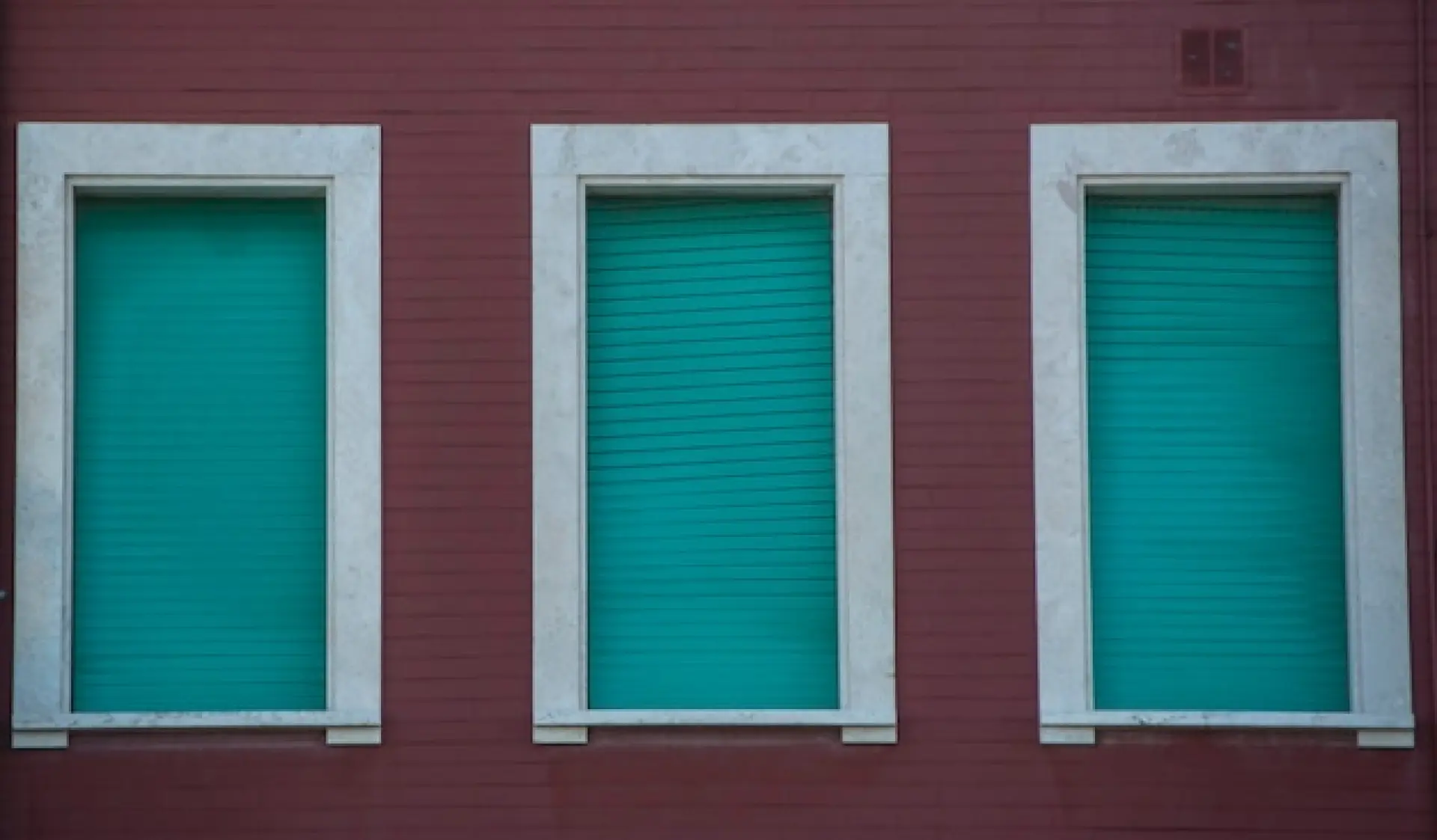 Window Shutters - Light Control on Energy Consumption