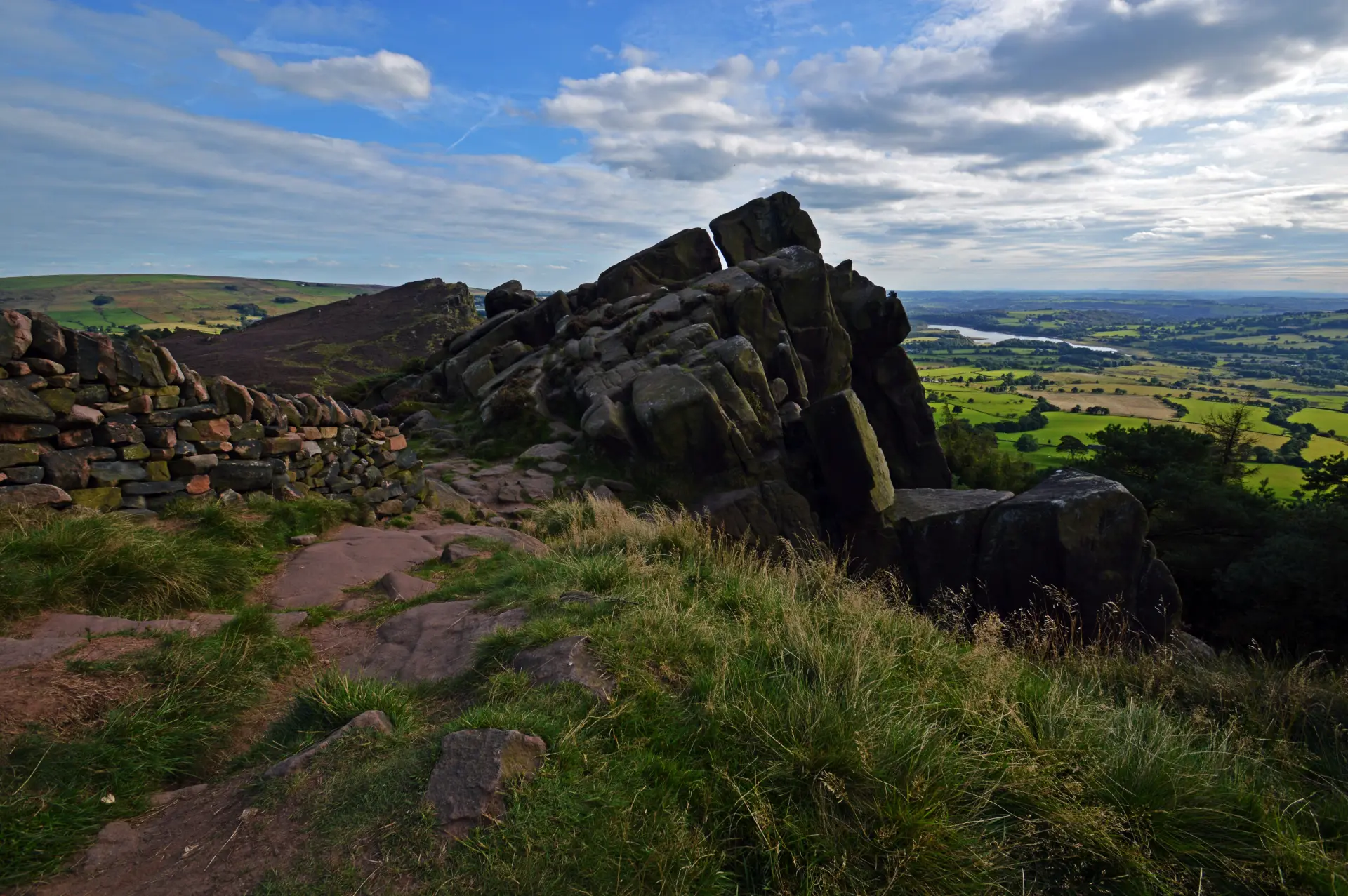 Picture-Perfect Viewpoints in the Peak District Picture-Perfect Viewpoints in the Peak District