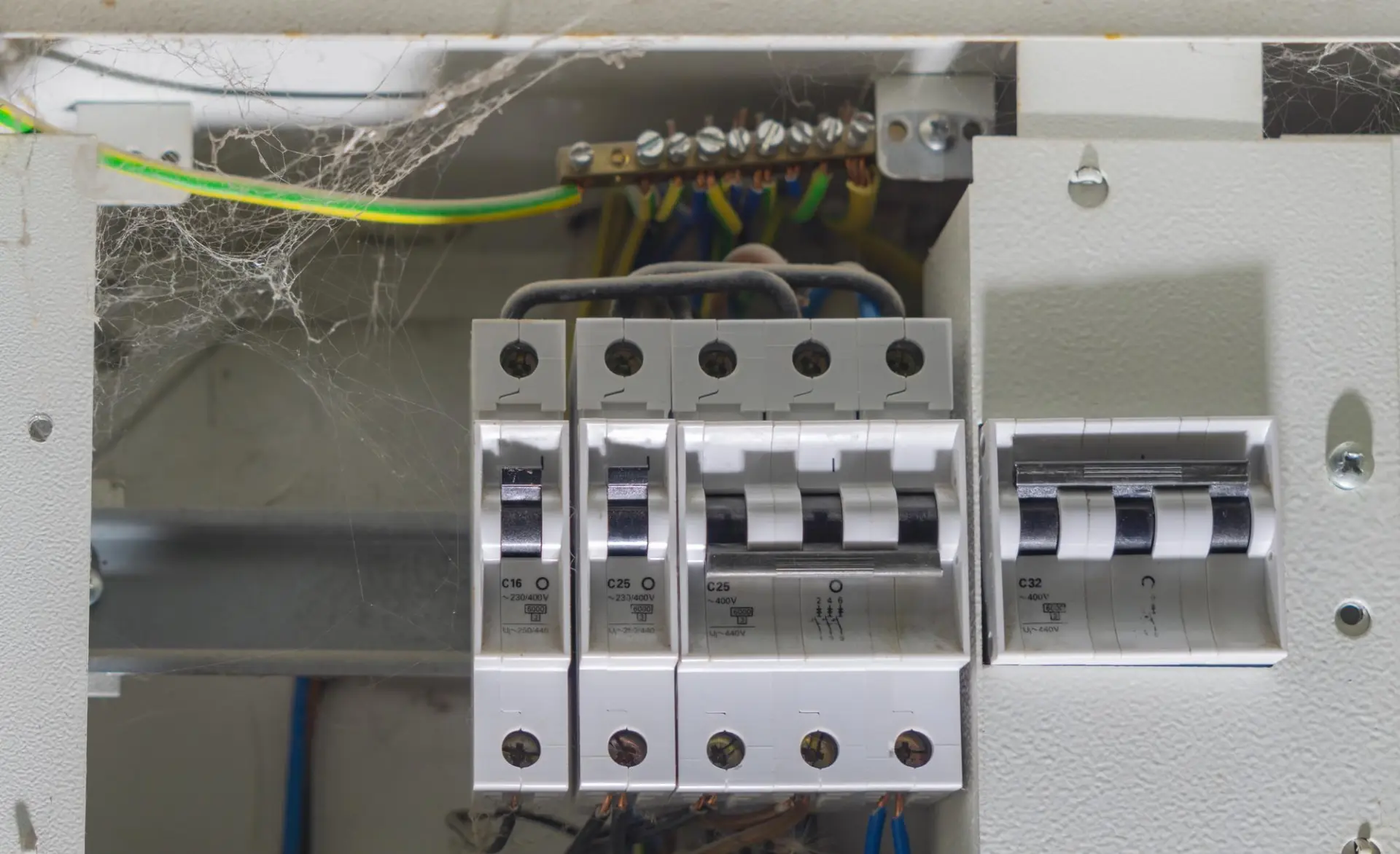 Can You Replace a Fuse Box Without Rewiring