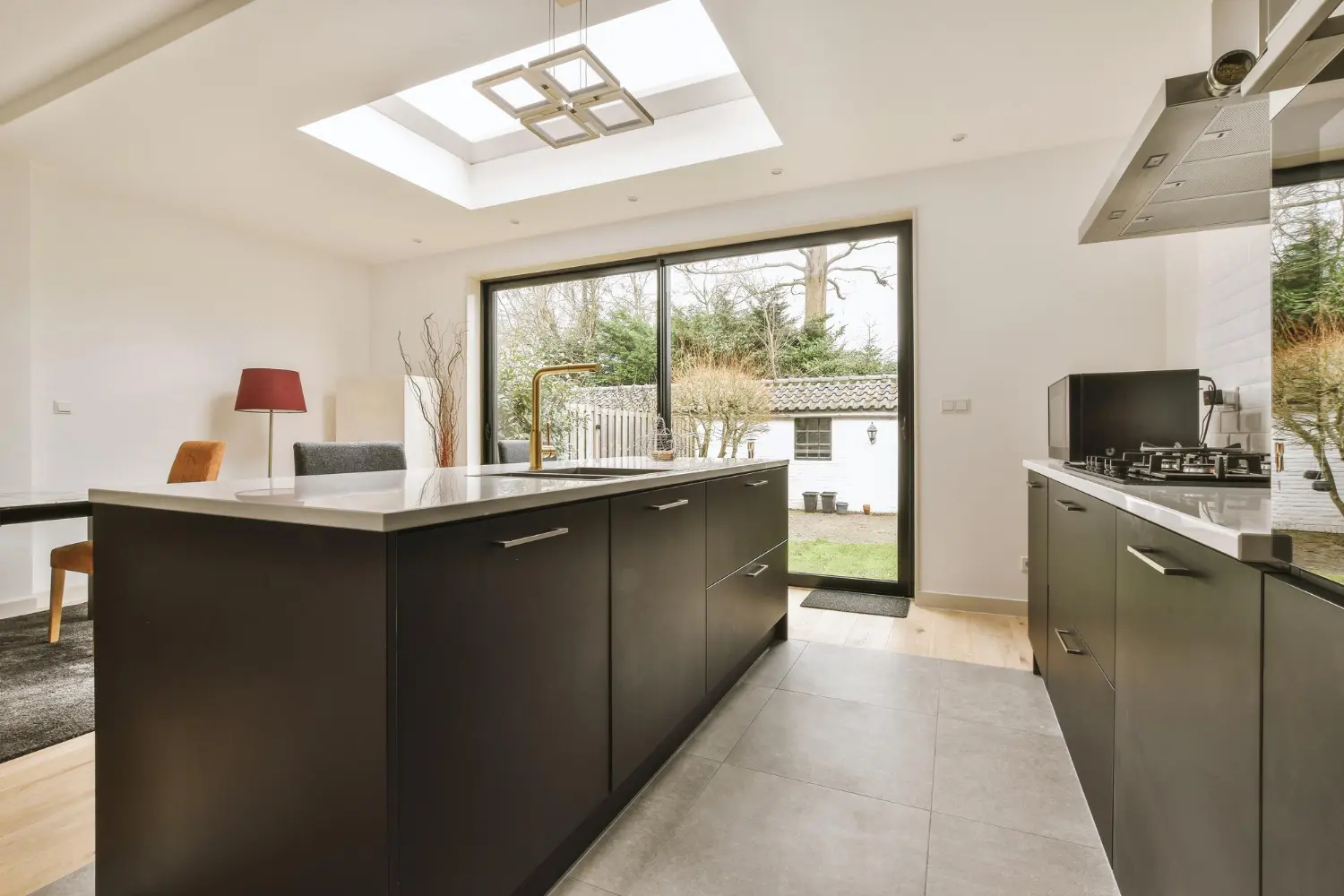 Commercial building extension services Reading