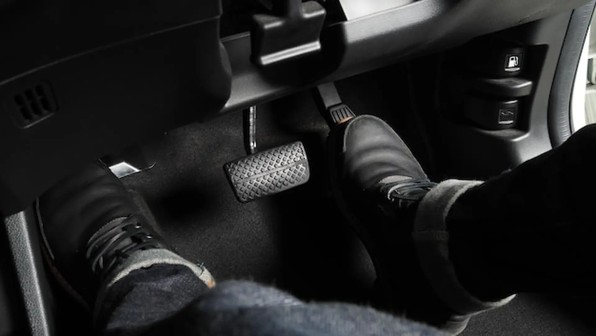 Why Driving Instructors Use Dual Control Vehicles