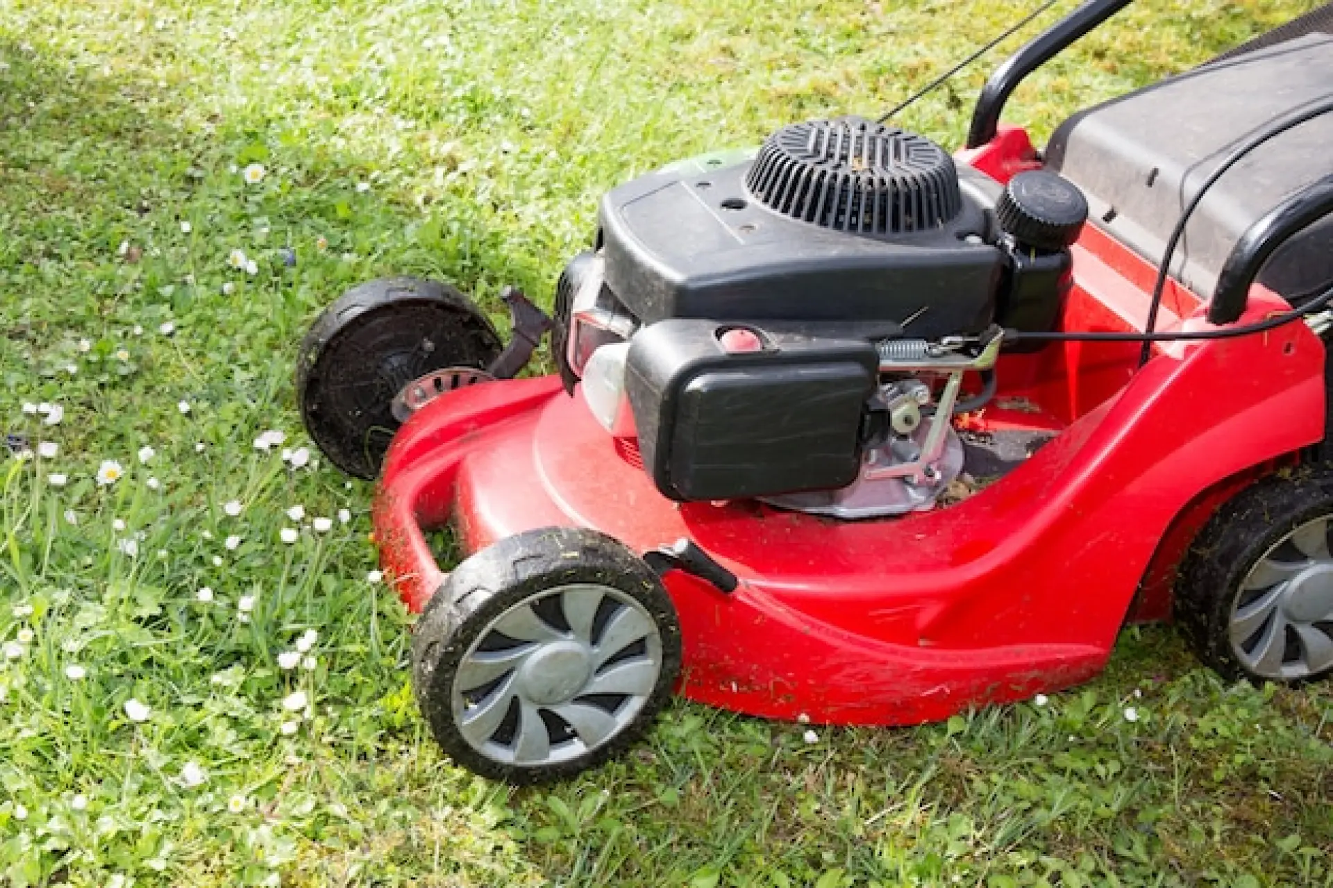How to Properly Store Your Lawnmower in Winter Image