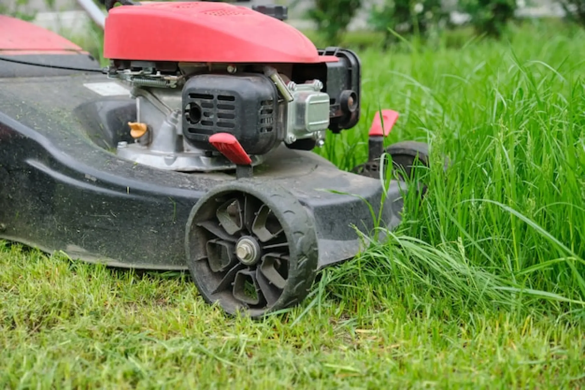Risk of Breakdowns - Why Regular Garden Machinery Servicing Is Important