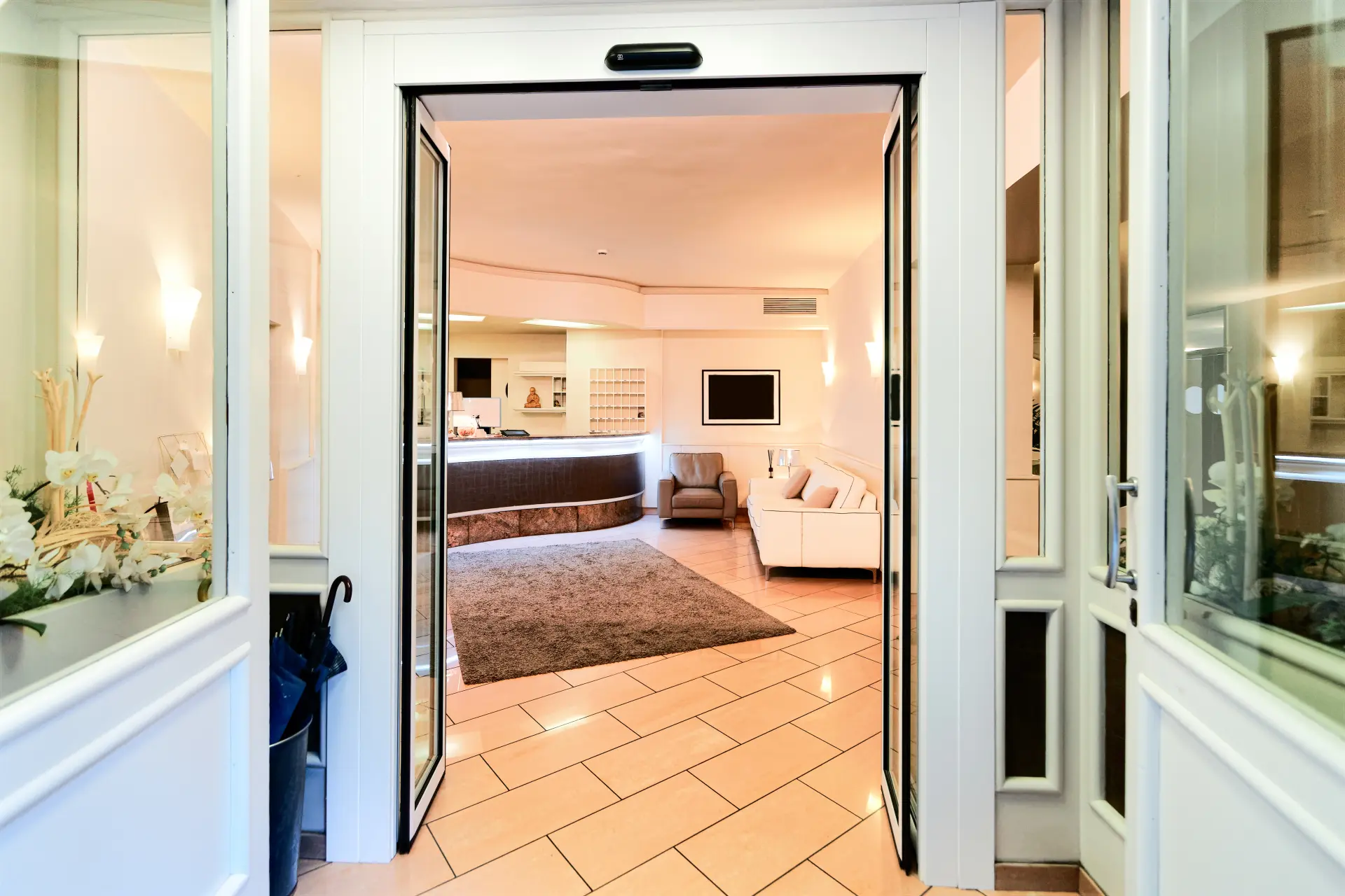How Automatic Doors Improve Customer Experience How Automatic Doors Improve Customer Experience