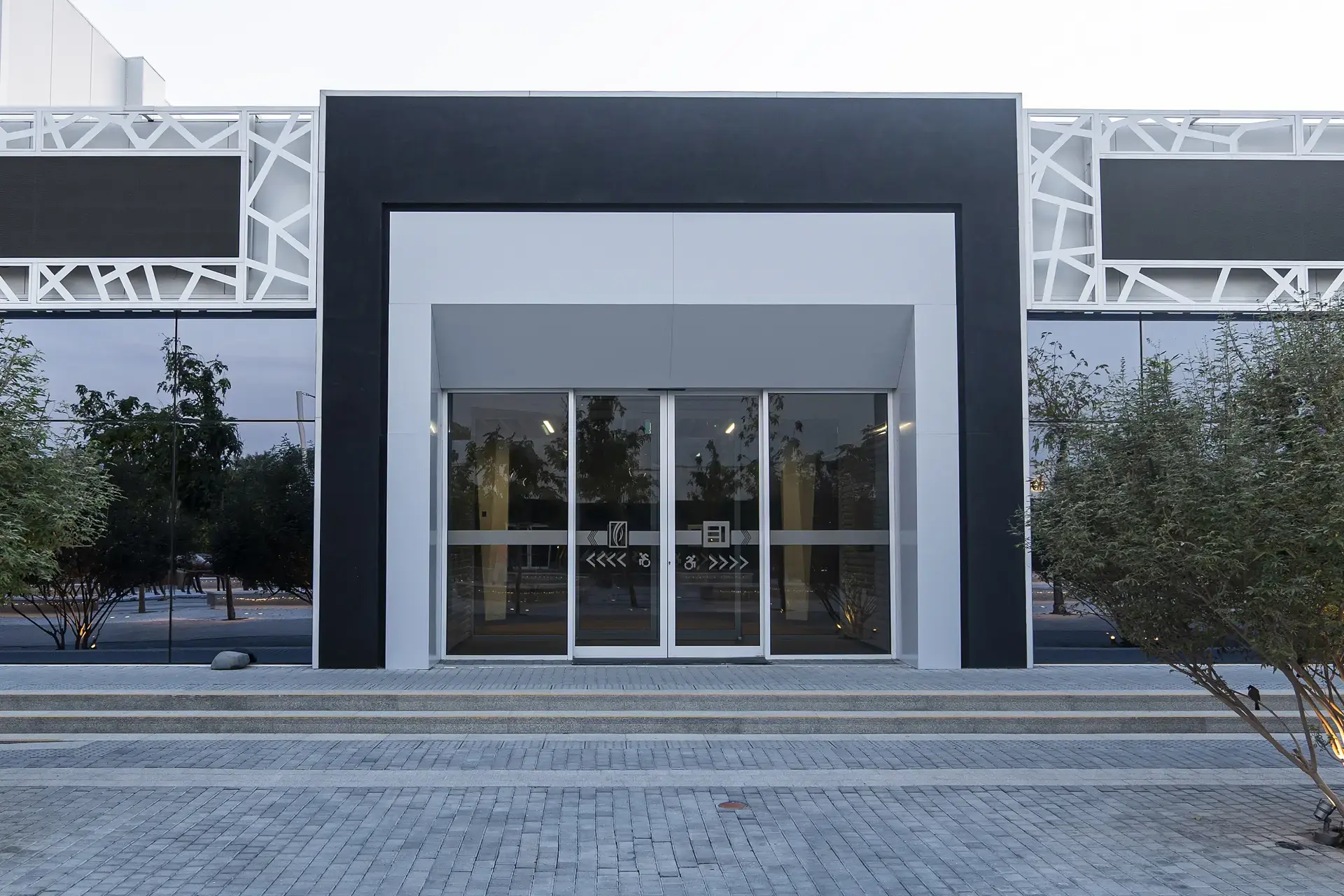 How Your Shop Front Shapes First Impressions How Your Shop Front Shapes First Impressions