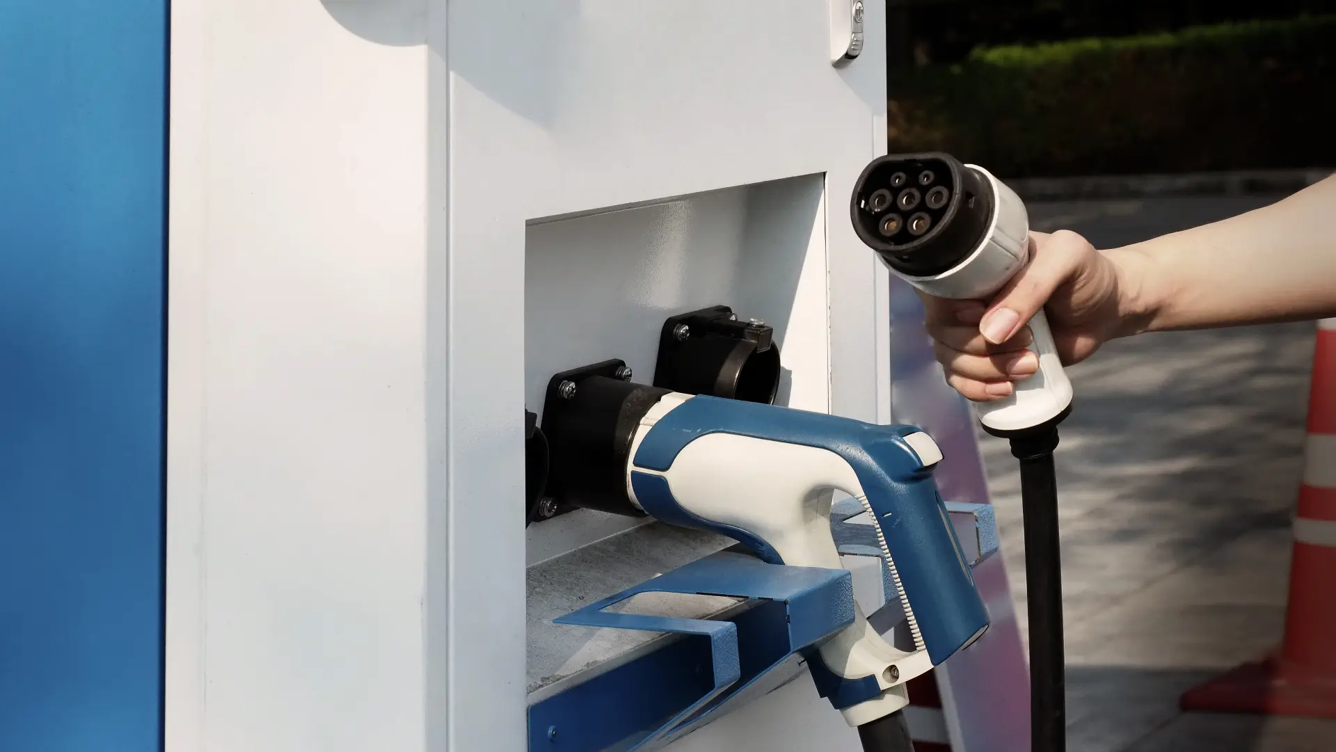 Can You Charge Your Electric Car Using Solar Panels