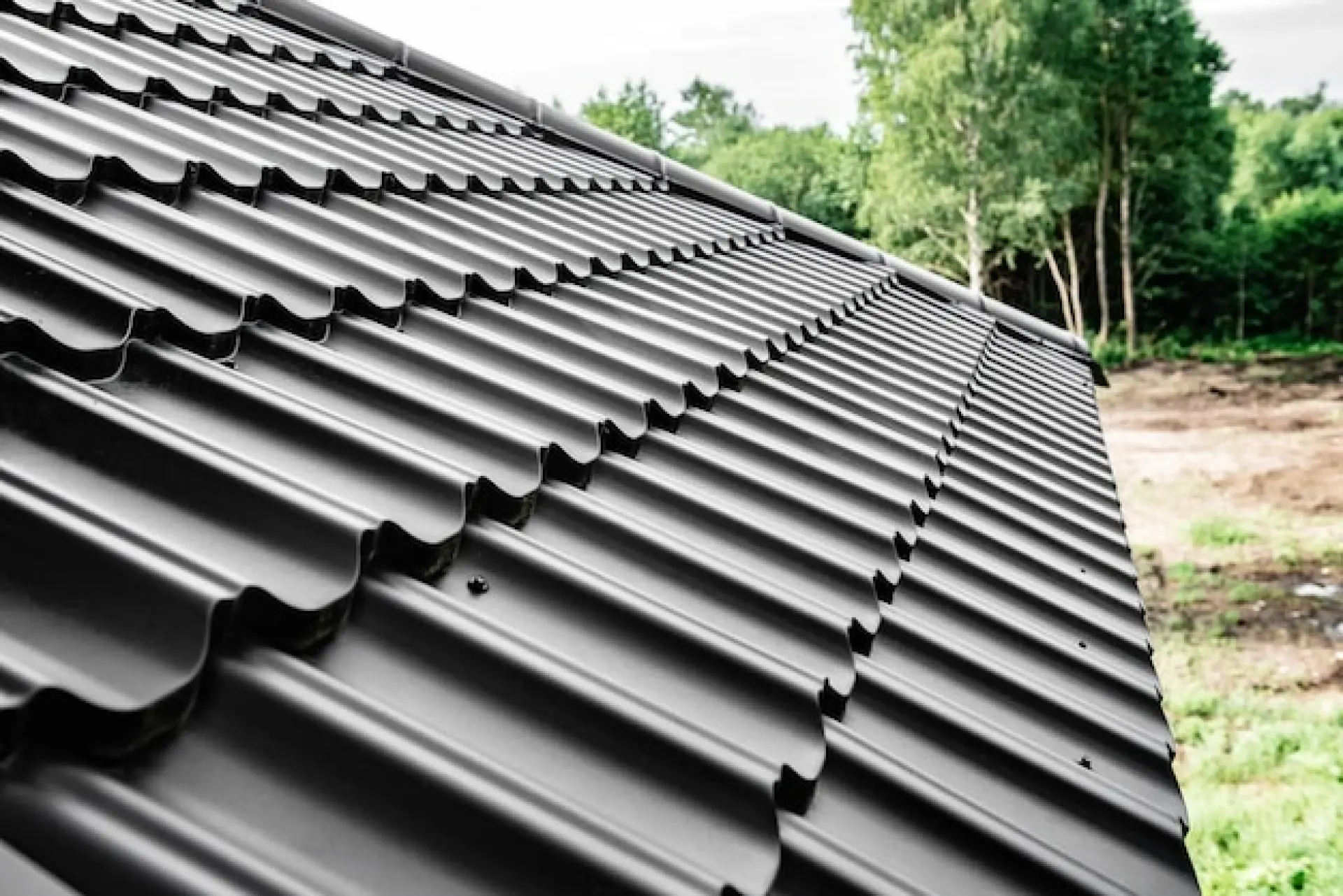 Pros and Cons of Metal Roofing for Homeowners