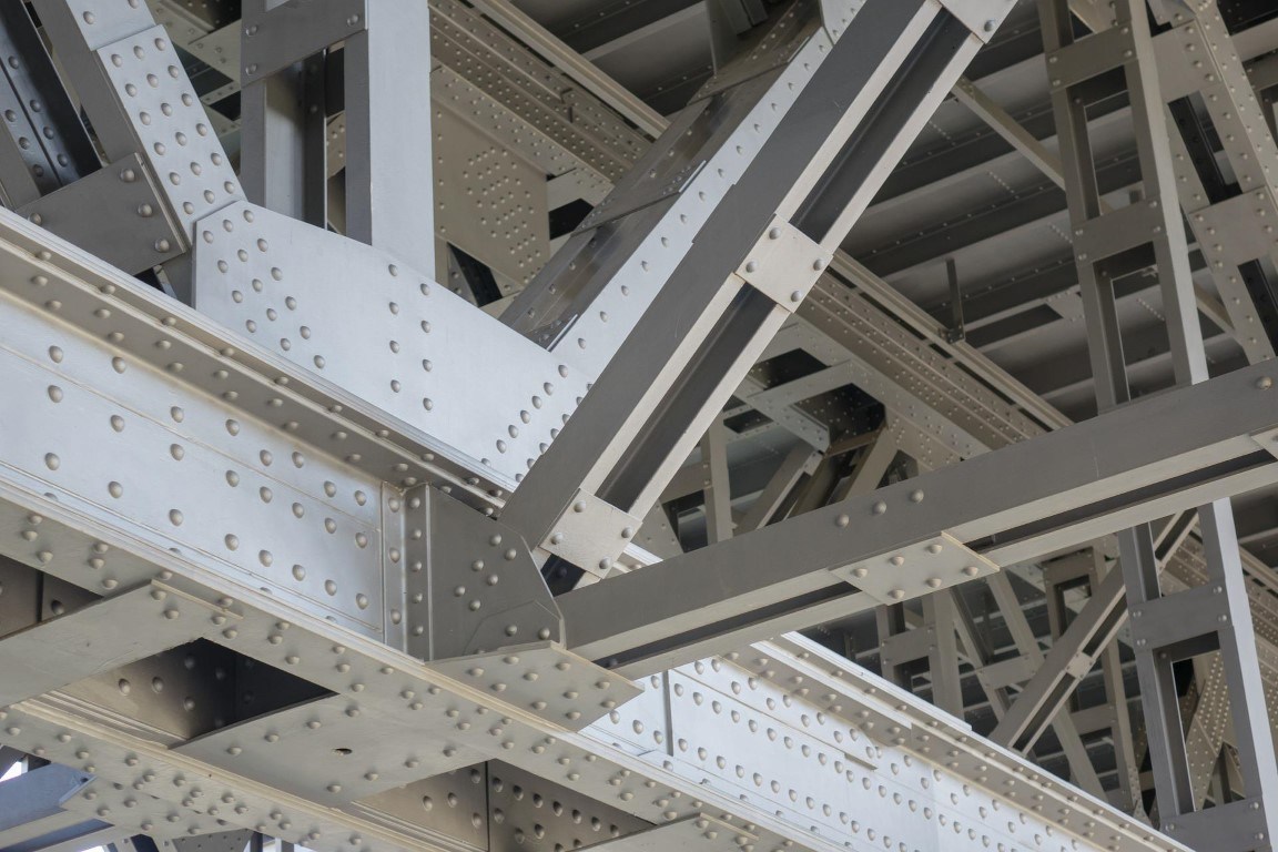 Bolted steel gusset plate