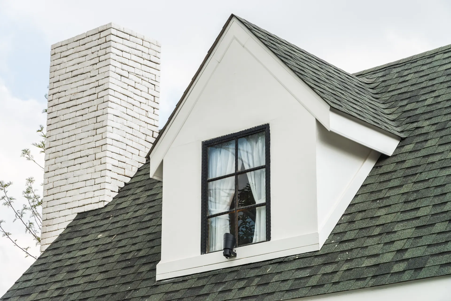 Pitched Roof vs Flat Roof Pitched Roof vs Flat Roof
