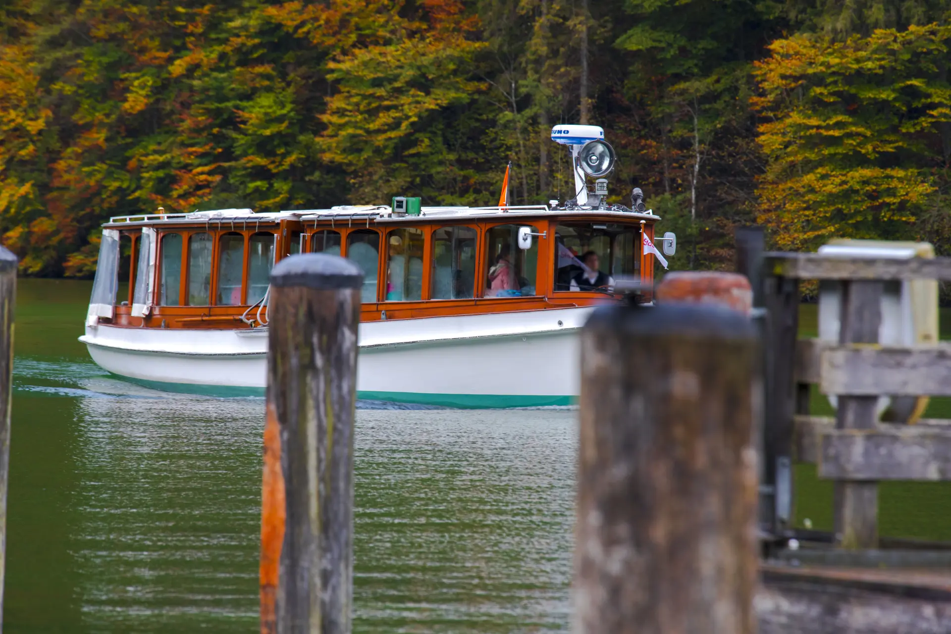 What Are The Benefits of Staying in a Houseboat Hotel?