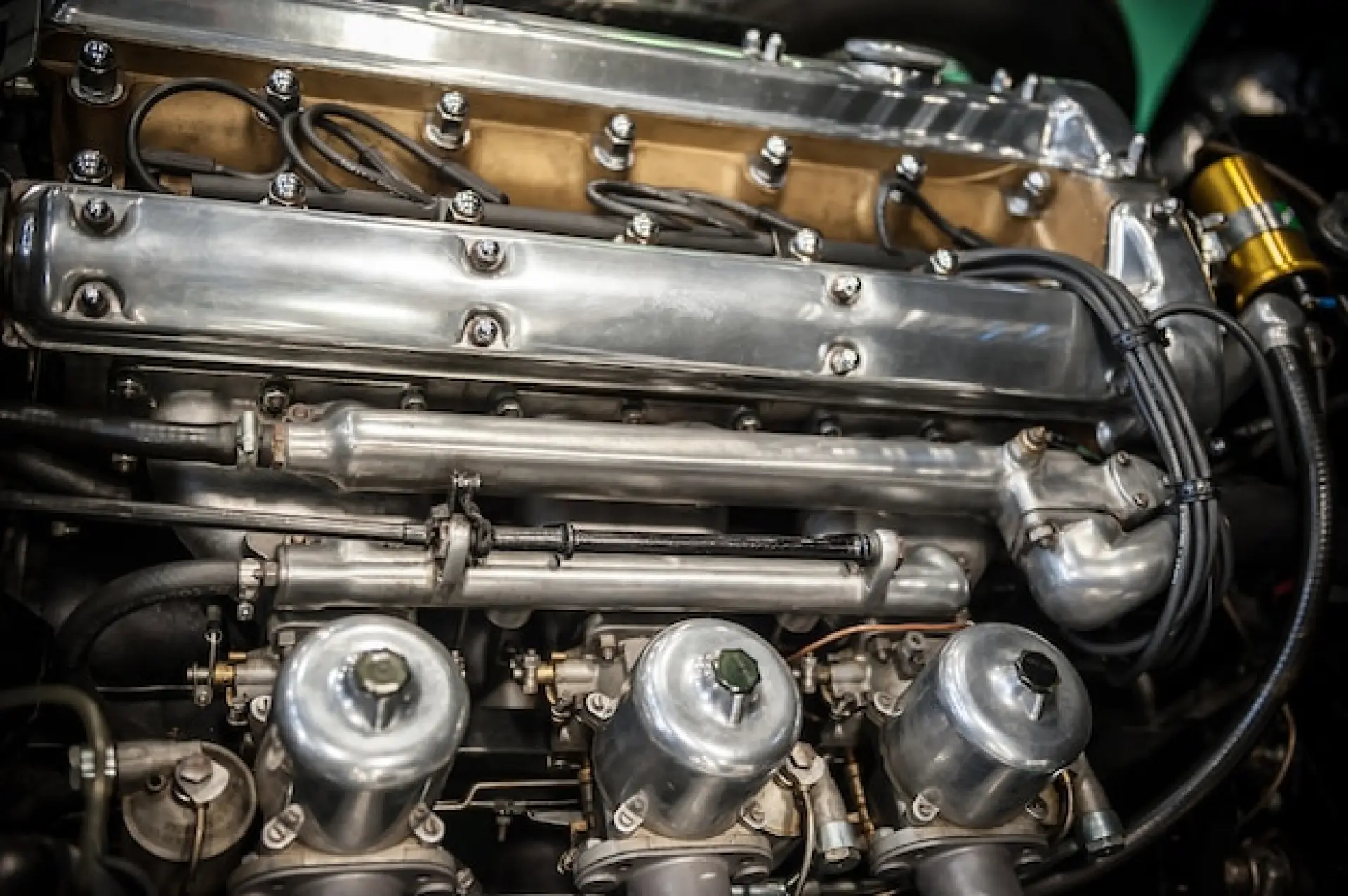 The Role of an Auto Electrician in Vehicle Performance The Role of an Auto Electrician in Vehicle Performance
