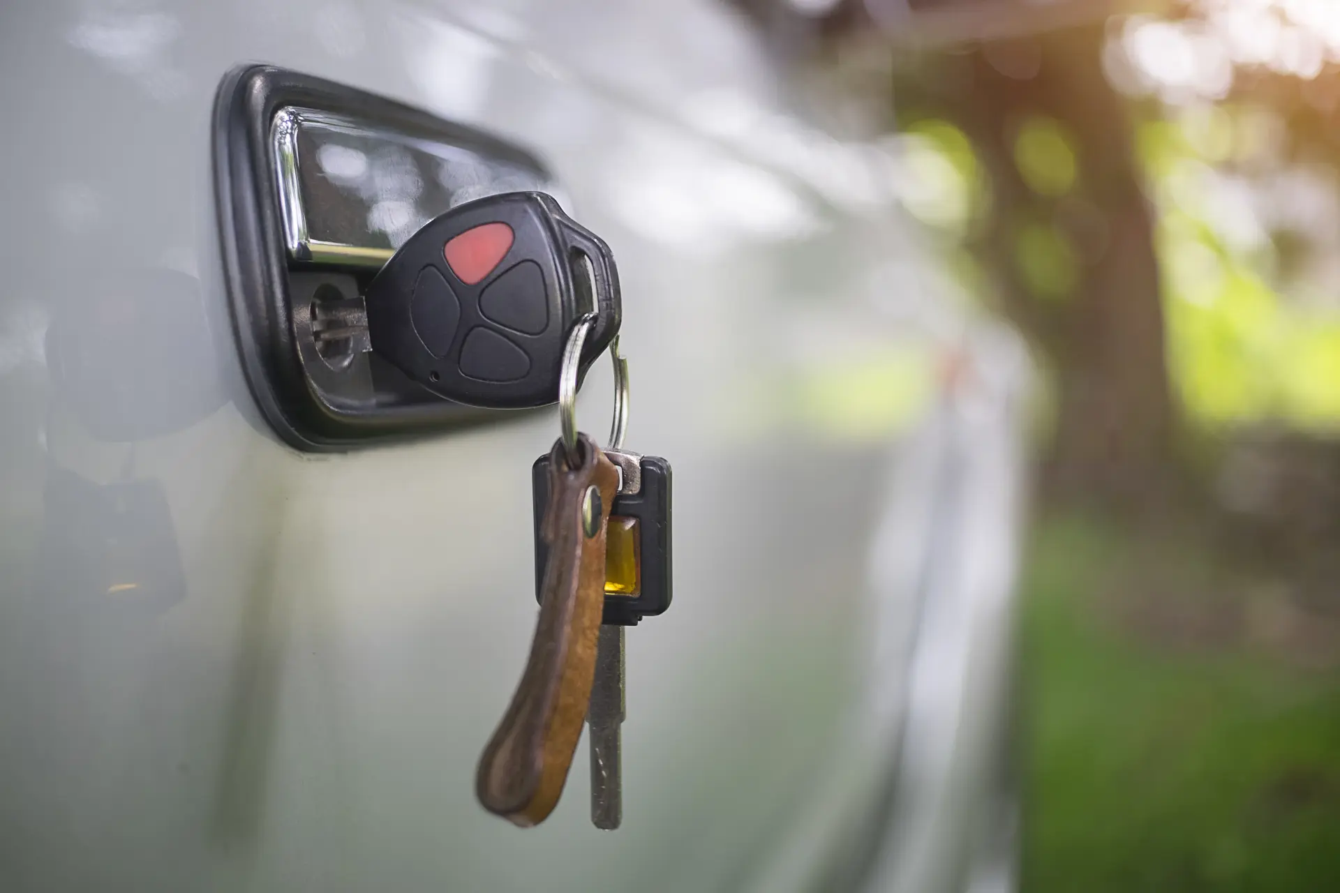 Who Should Replace Your Car Key Image