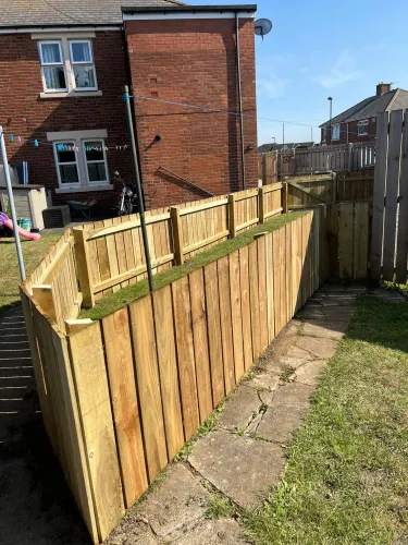 Garden Separation Fencing and Double Driveway Gates (image 2 of 5)