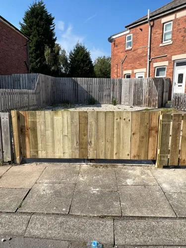 Garden Separation Fencing and Double Driveway Gates (image 4 of 5)