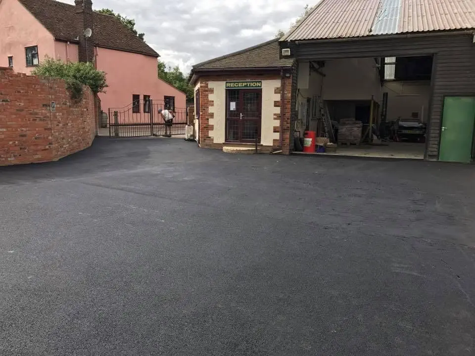 What Are the Benefits of a Tarmac Driveway