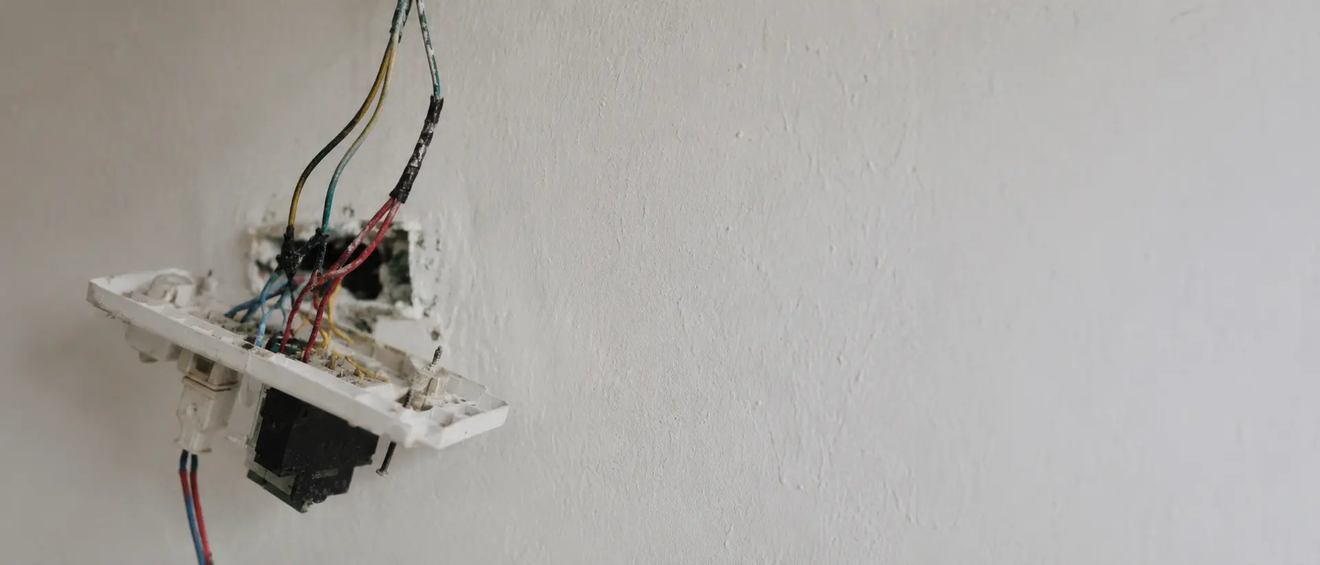 Signs Your Home May Need Rewiring Signs Your Home May Need Rewiring