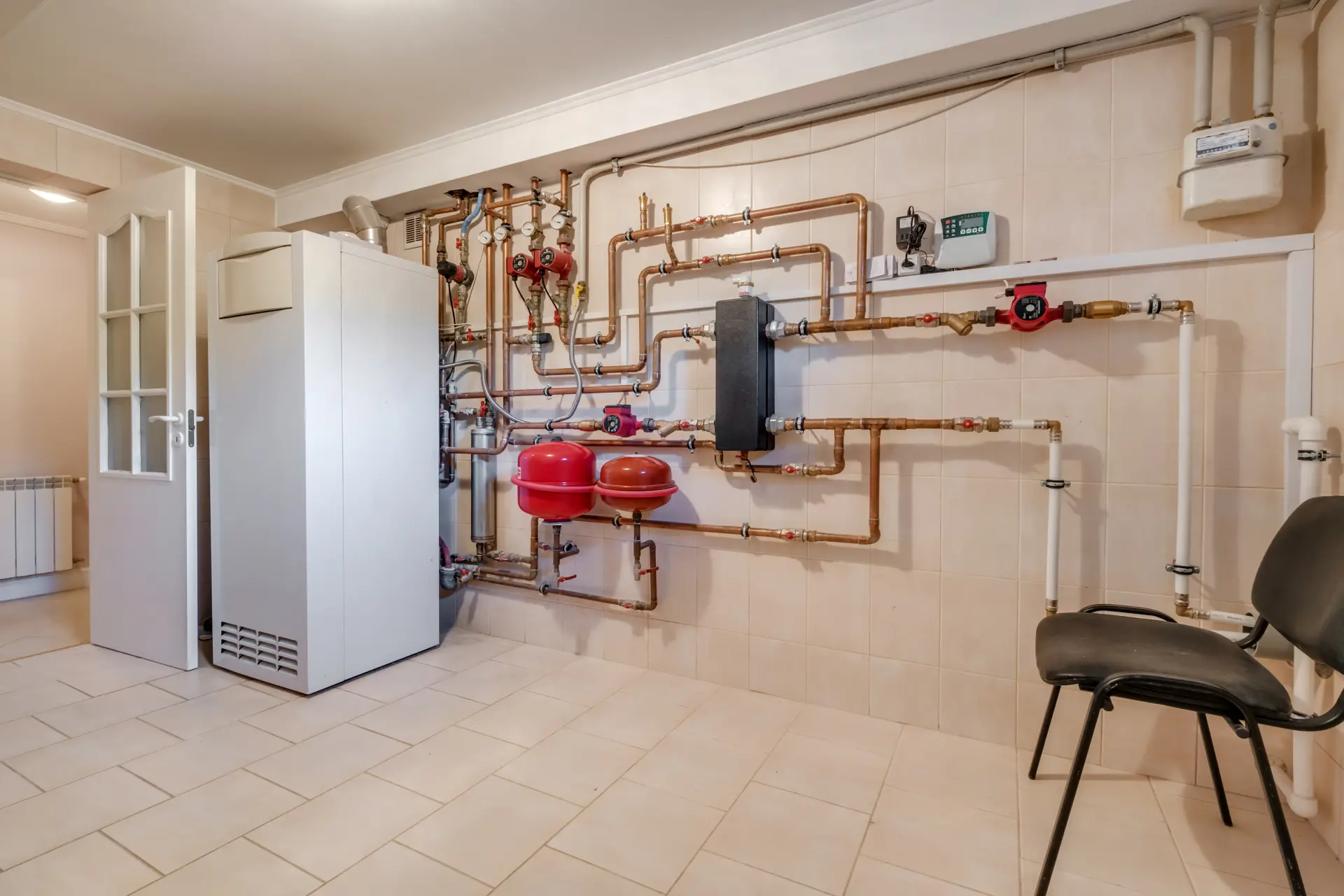 Heating system and boiler pipework in a plant room