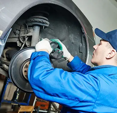 Car Accident Repairs in Watford And Hertfordshire - mechanic changing brake of vehicle