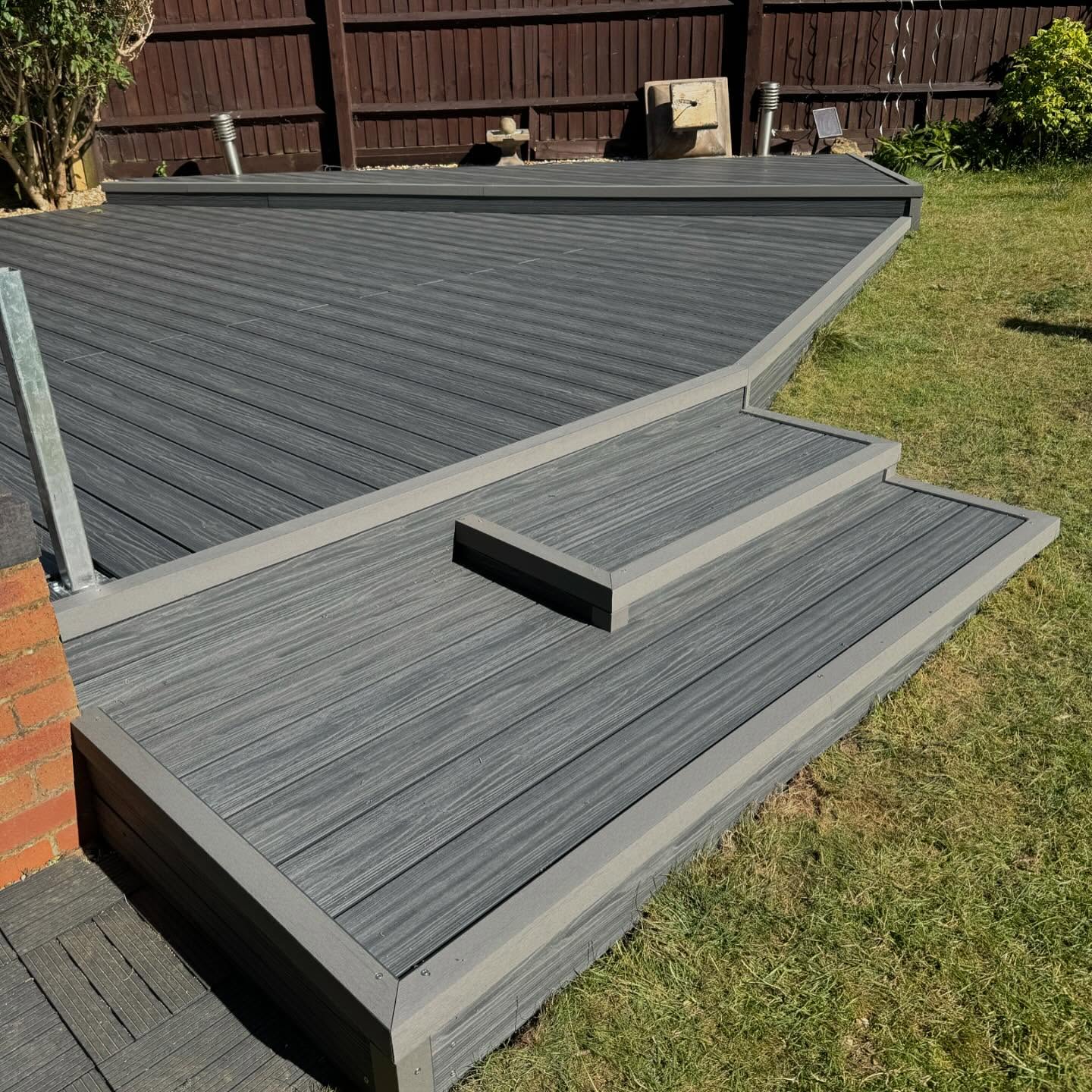 Decking Fitters Milton Keynes, Northampton, Bedford, Buckinghamshire