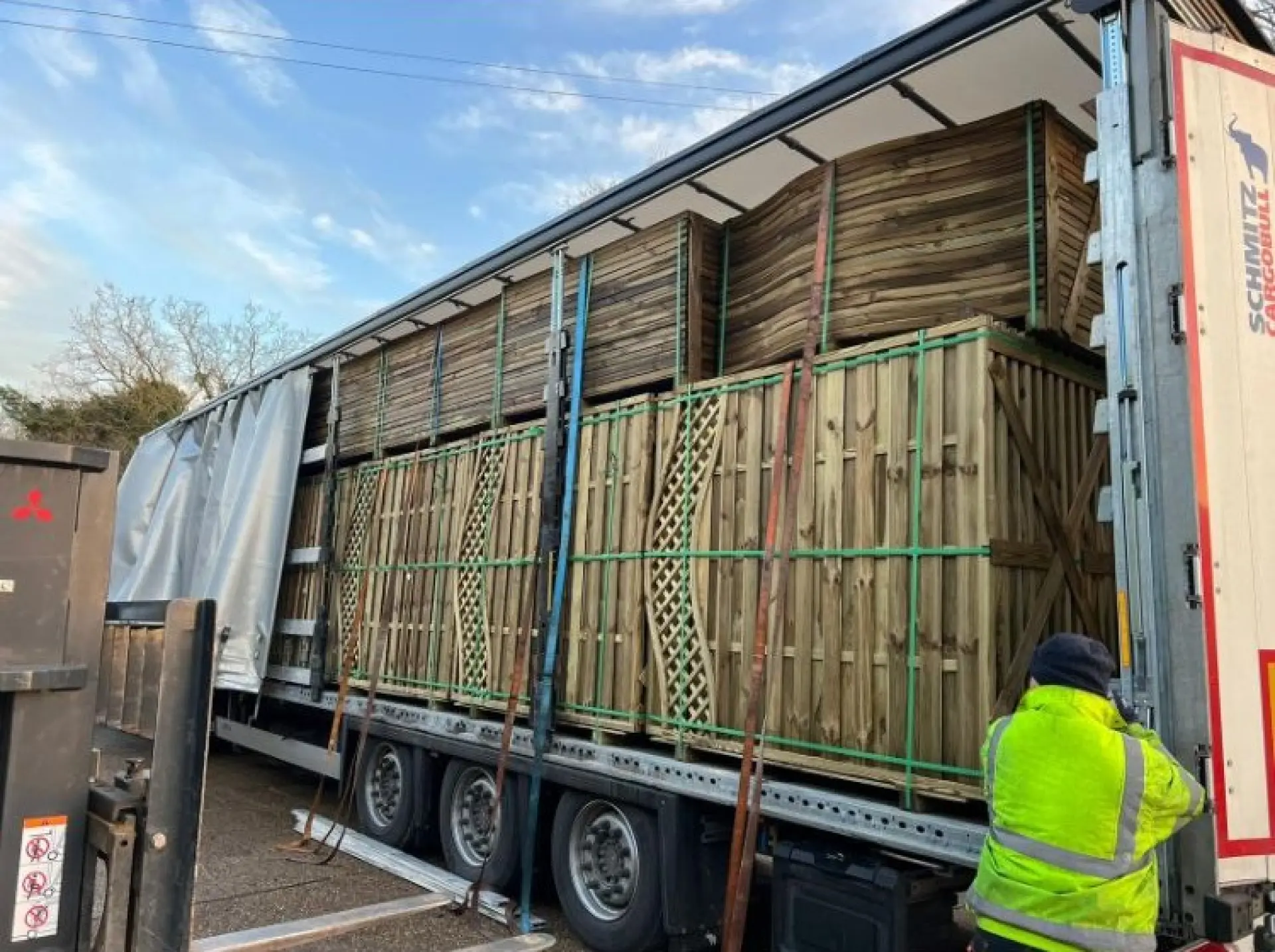 Fencing supply delivery