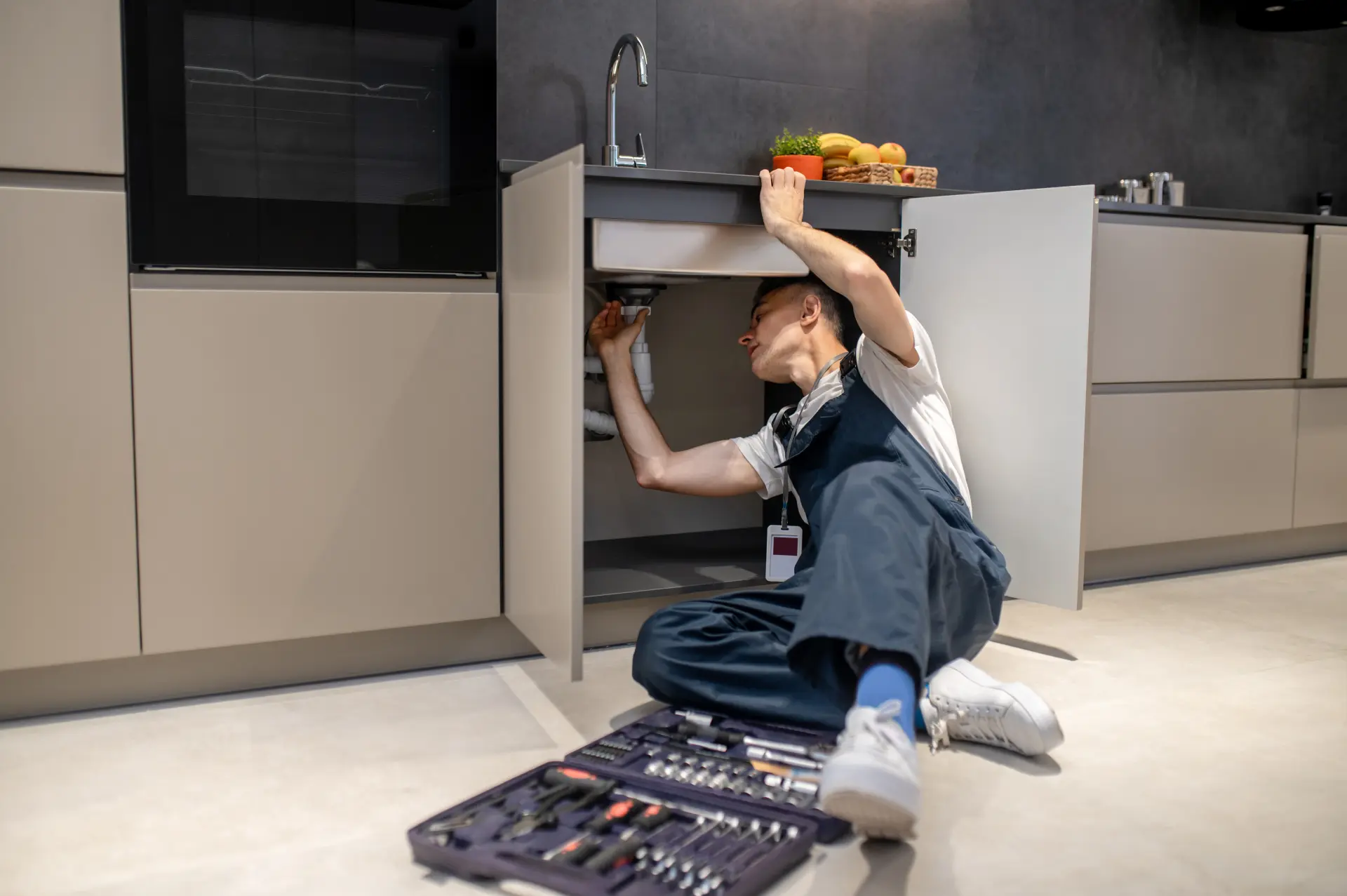 Signs It’s Time to Call a Professional Plumber Signs It’s Time to Call a Professional Plumber