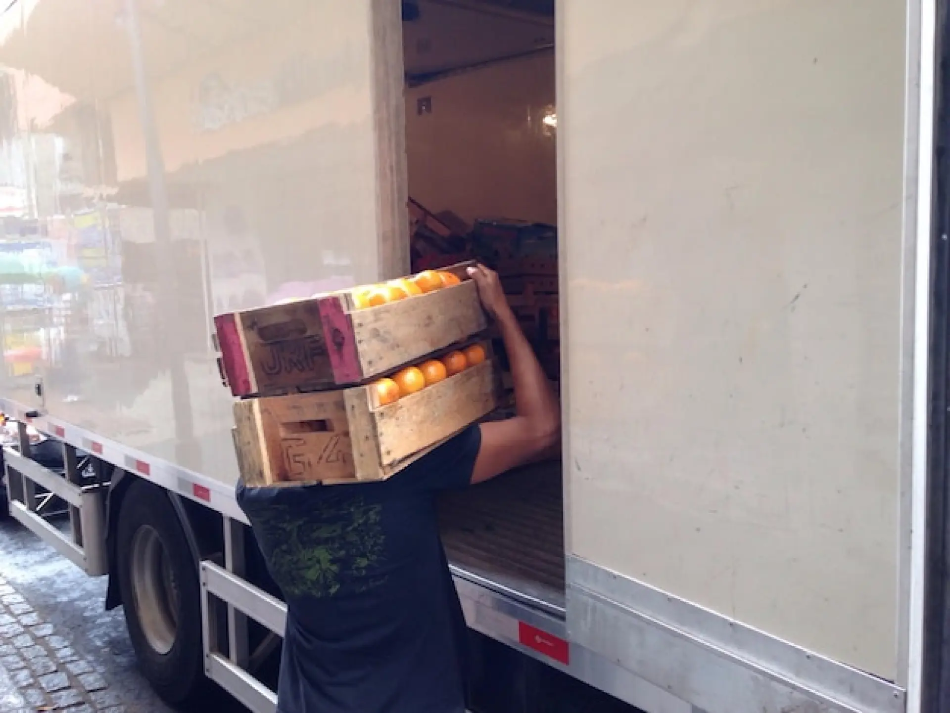 Extended Shelf Life - Benefits of Using Refrigerated Trailers for Transport 