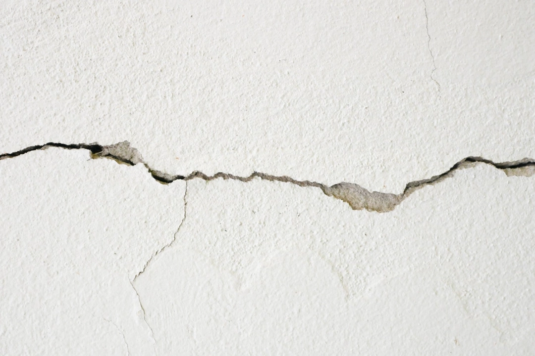 What To Do When Your Plaster Walls Start Cracking