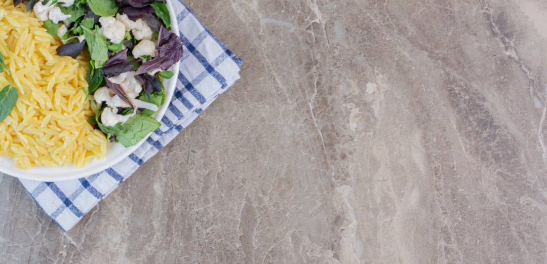 How To Choose Kitchen Worktops and Splashbacks On A Budget