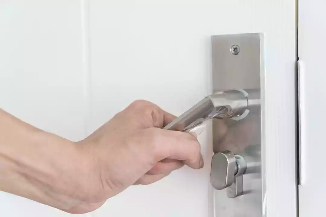 Common Mistakes People Make When Choosing A Locksmith?